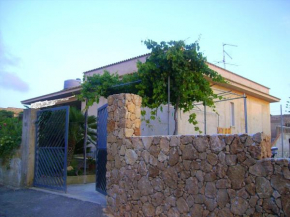 2 bedrooms house at Custonaci 40 m away from the beach with furnished terrace and wifi
